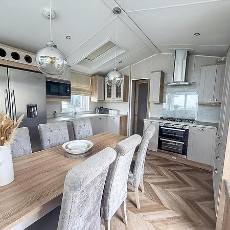Beautiful Lodge With Full Sea Views At Broadland Sands In Suffolk Ref 20235Bs Hopton on Sea Εξωτερικό φωτογραφία